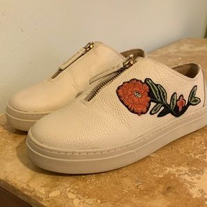 Carmin is a Brazilean brand. Ecru leather sneakers with zipper. Used;size 7